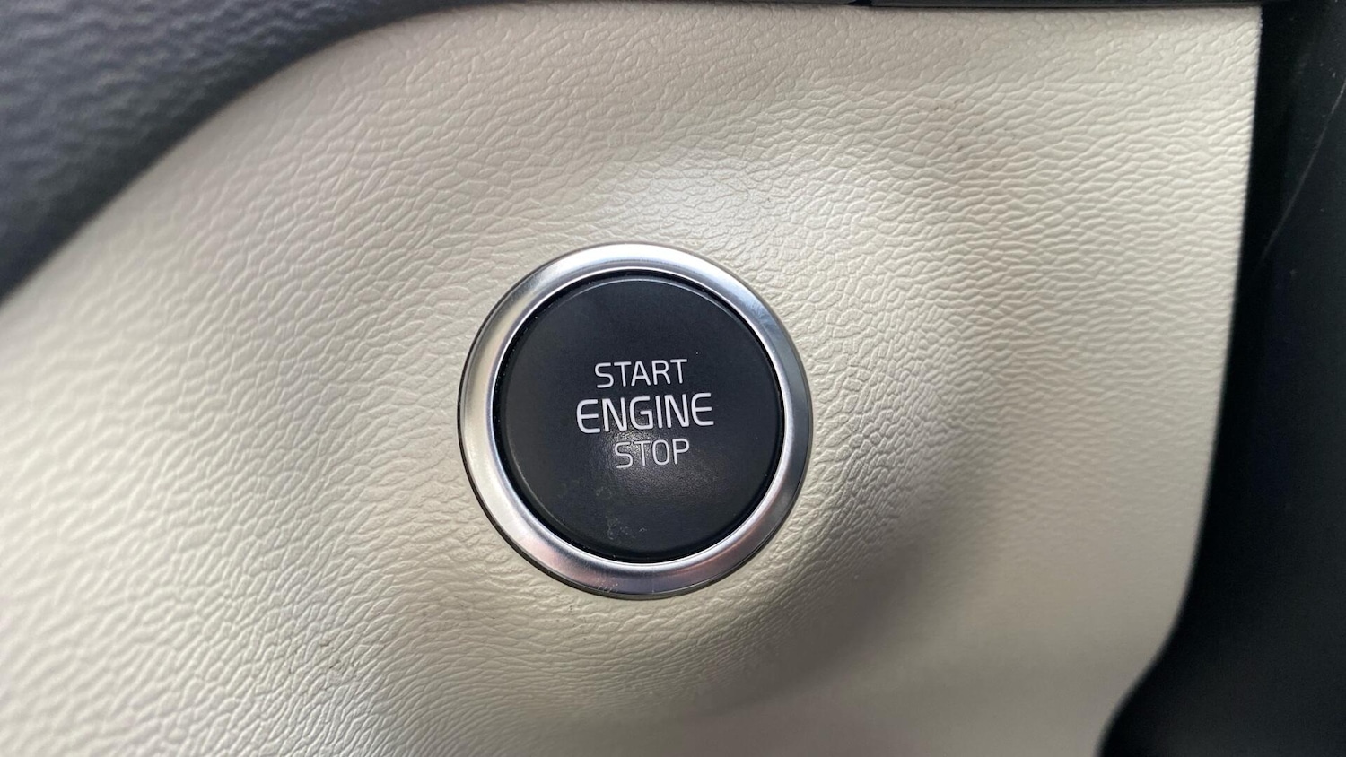 Used Volvo XC40 2022 for sale - 76152536: Photo 24