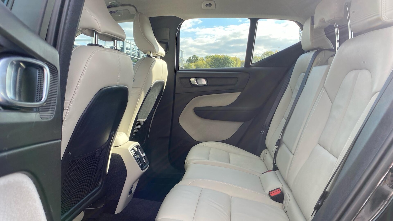 Used Volvo XC40 2022 for sale - 76152536: Photo 28