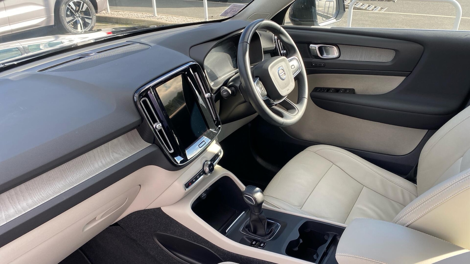 Used Volvo XC40 2022 for sale - 76152536: Photo 34