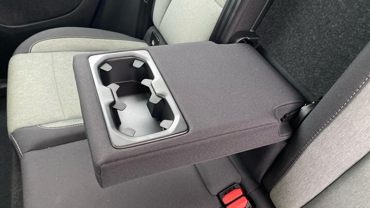 Used Volvo XC40 2022 for sale - 77344440: Photo 41