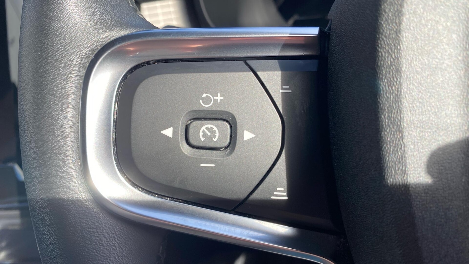 Used Volvo XC40 2023 for sale - 78086410: Photo 21