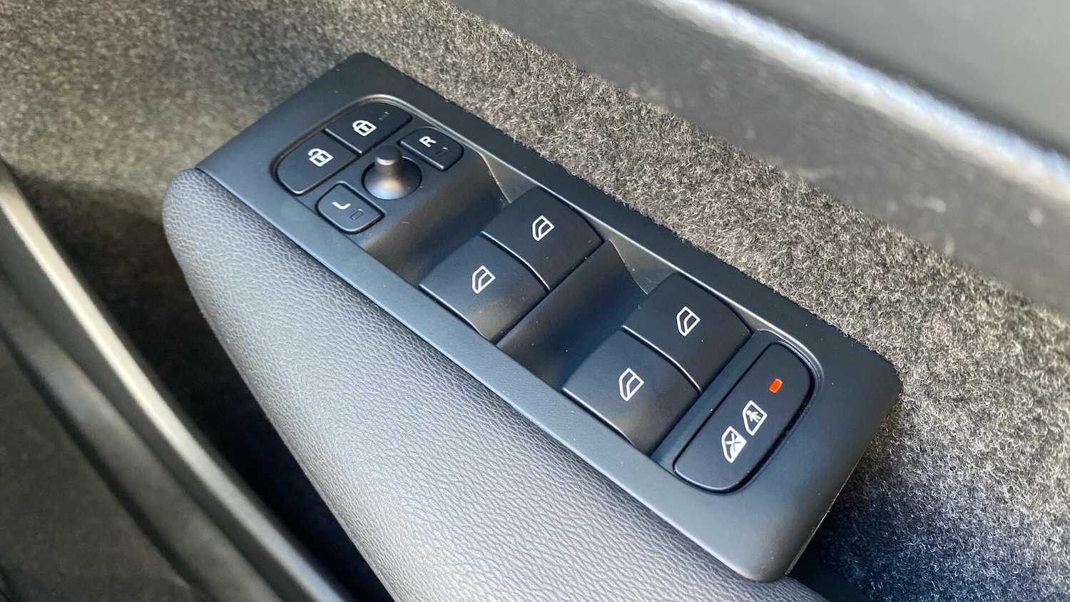 Used Volvo XC40 2023 for sale - 78086410: Photo 24