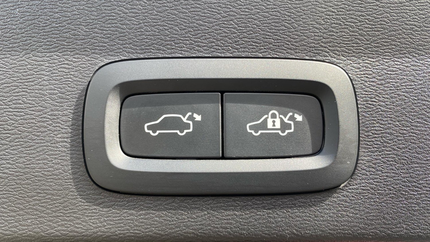 Used Volvo XC40 2023 for sale - 78086410: Photo 35