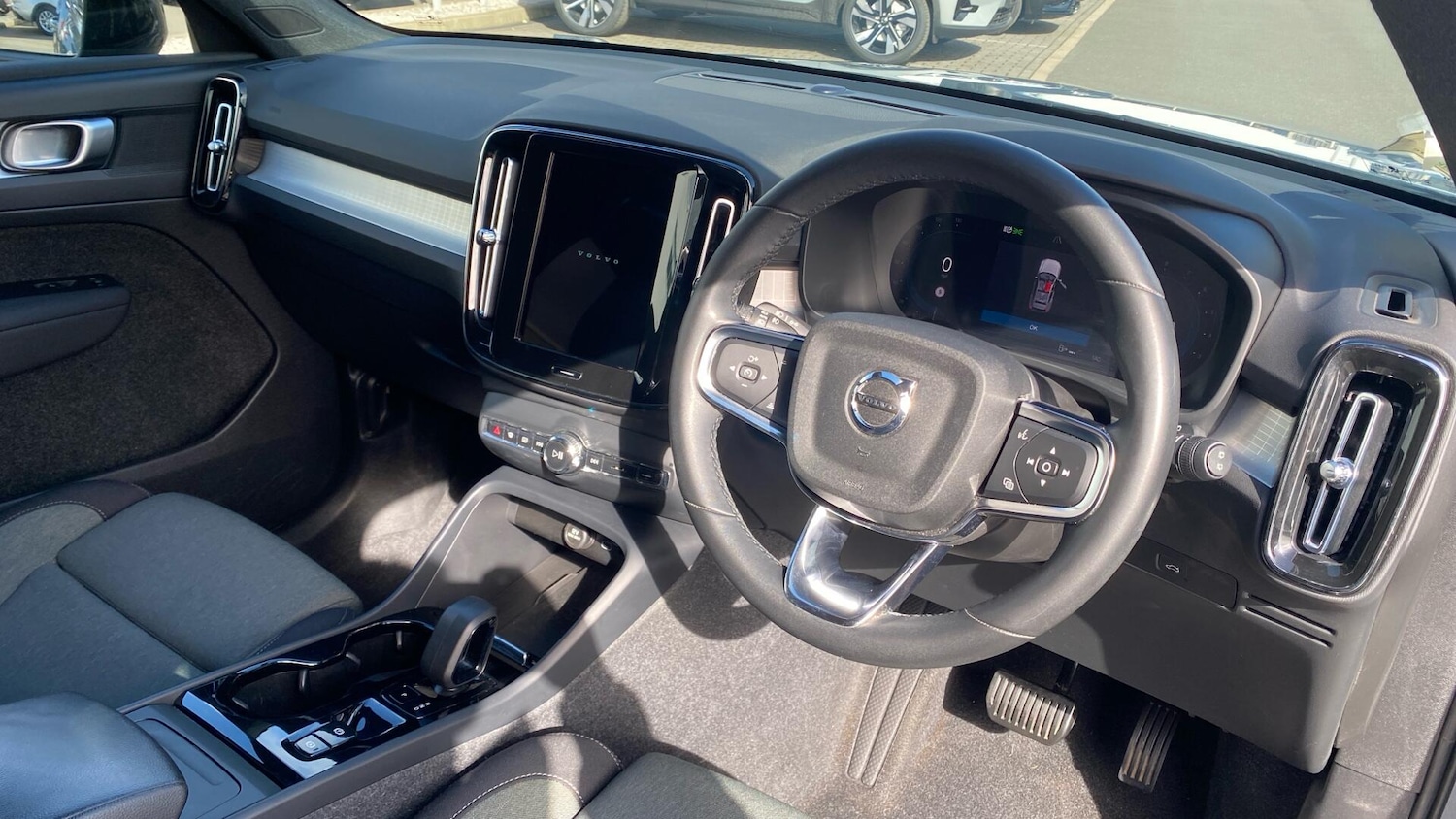 Used Volvo XC40 2023 for sale - 78086410: Photo 4