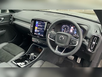 Used Volvo XC40 2022 for sale - 76856012: Photo