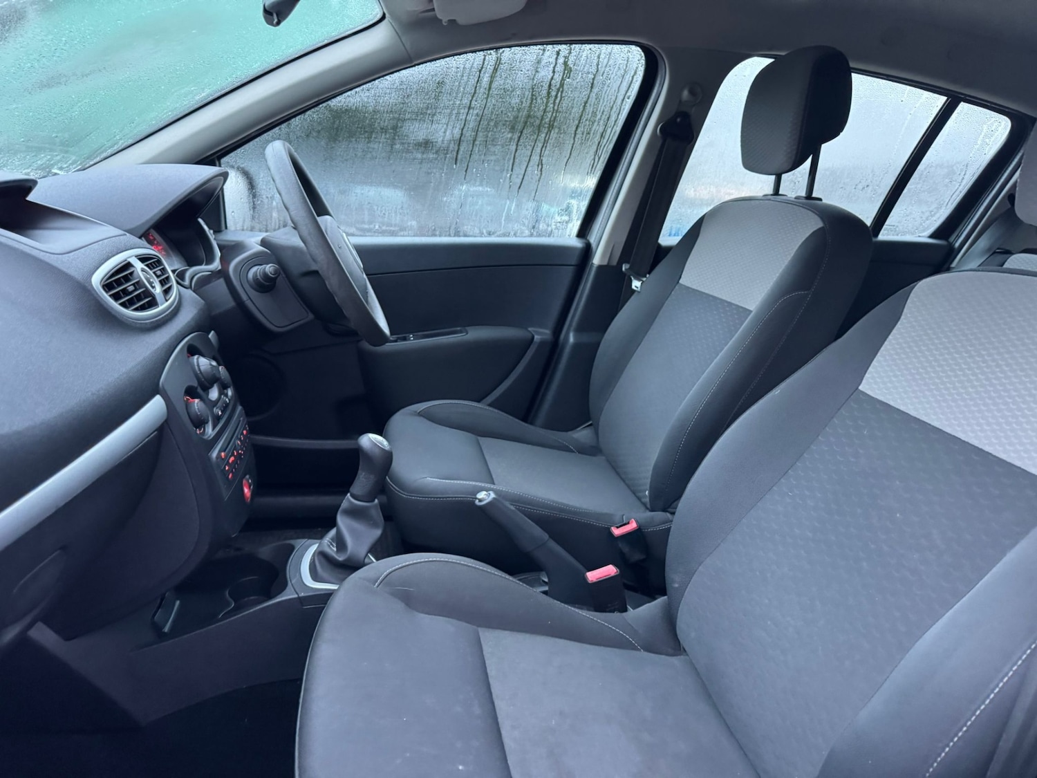 Used Renault Clio 2010 for sale - 76686919: Photo 5