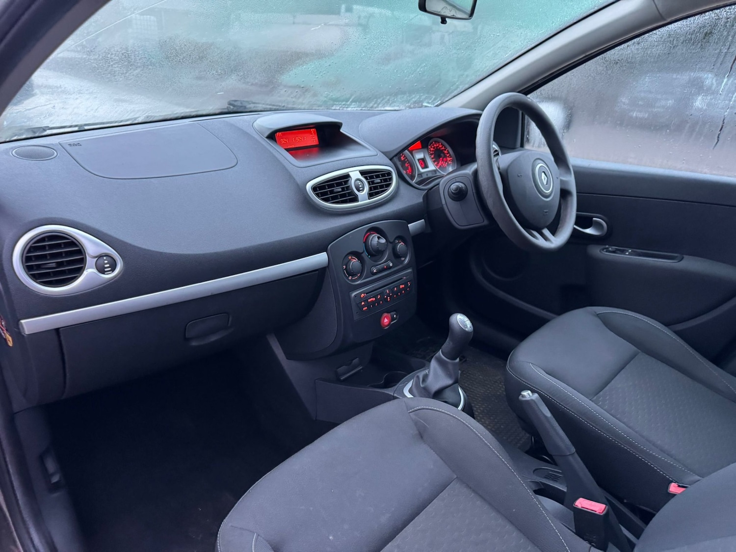 Used Renault Clio 2010 for sale - 76686919: Photo 6