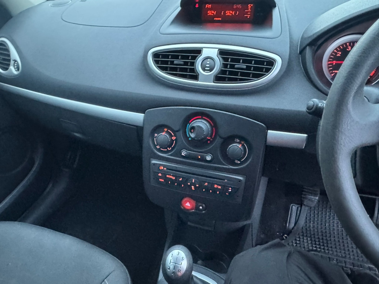 Used Renault Clio 2010 for sale - 76686919: Photo 9