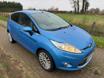 2010 (60) - 2010 Ford Fiesta Titanium 1.6 petrol 5dr hatchback