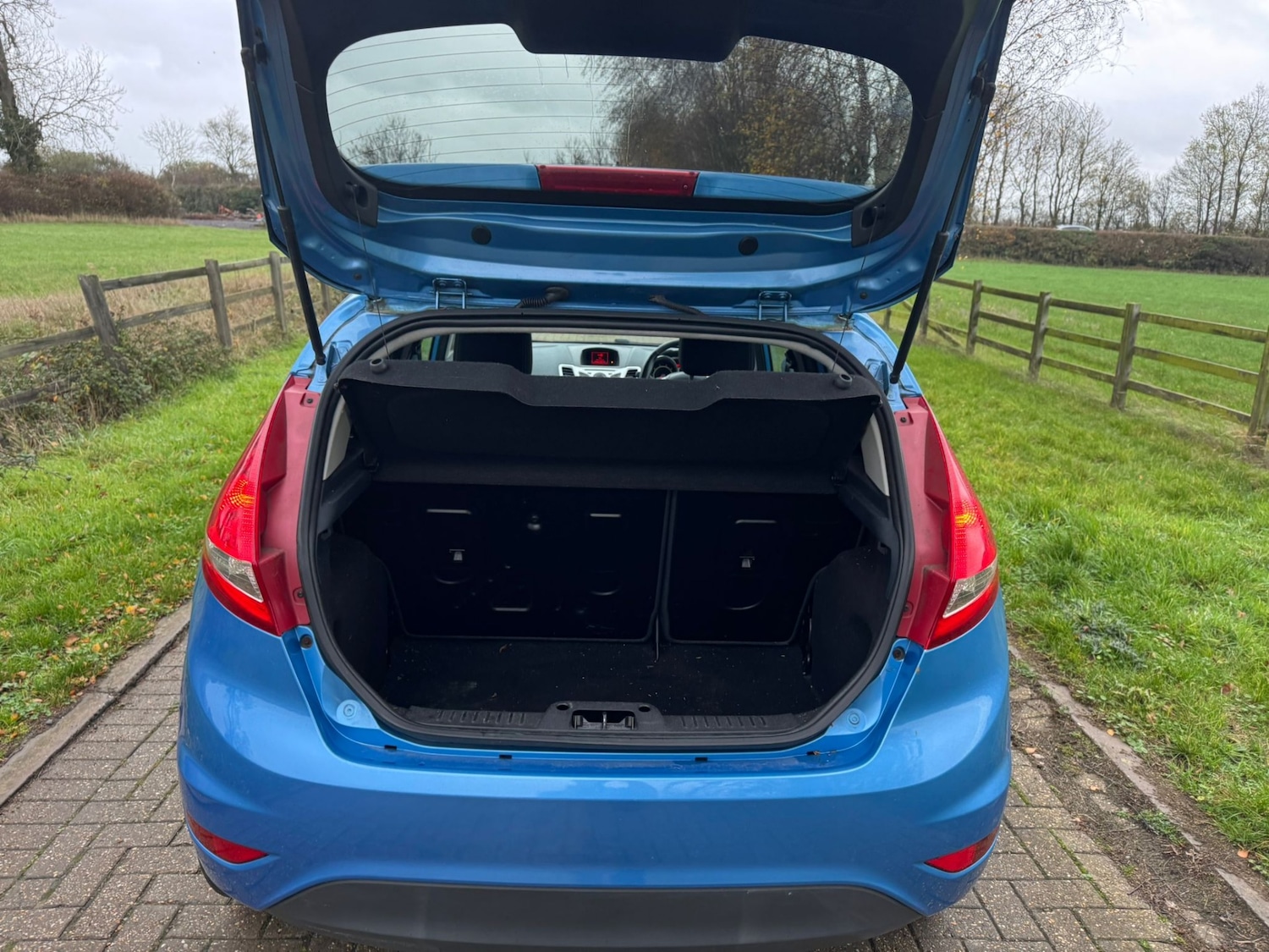 Used Ford Fiesta 2010 for sale - 76544323: Photo 9