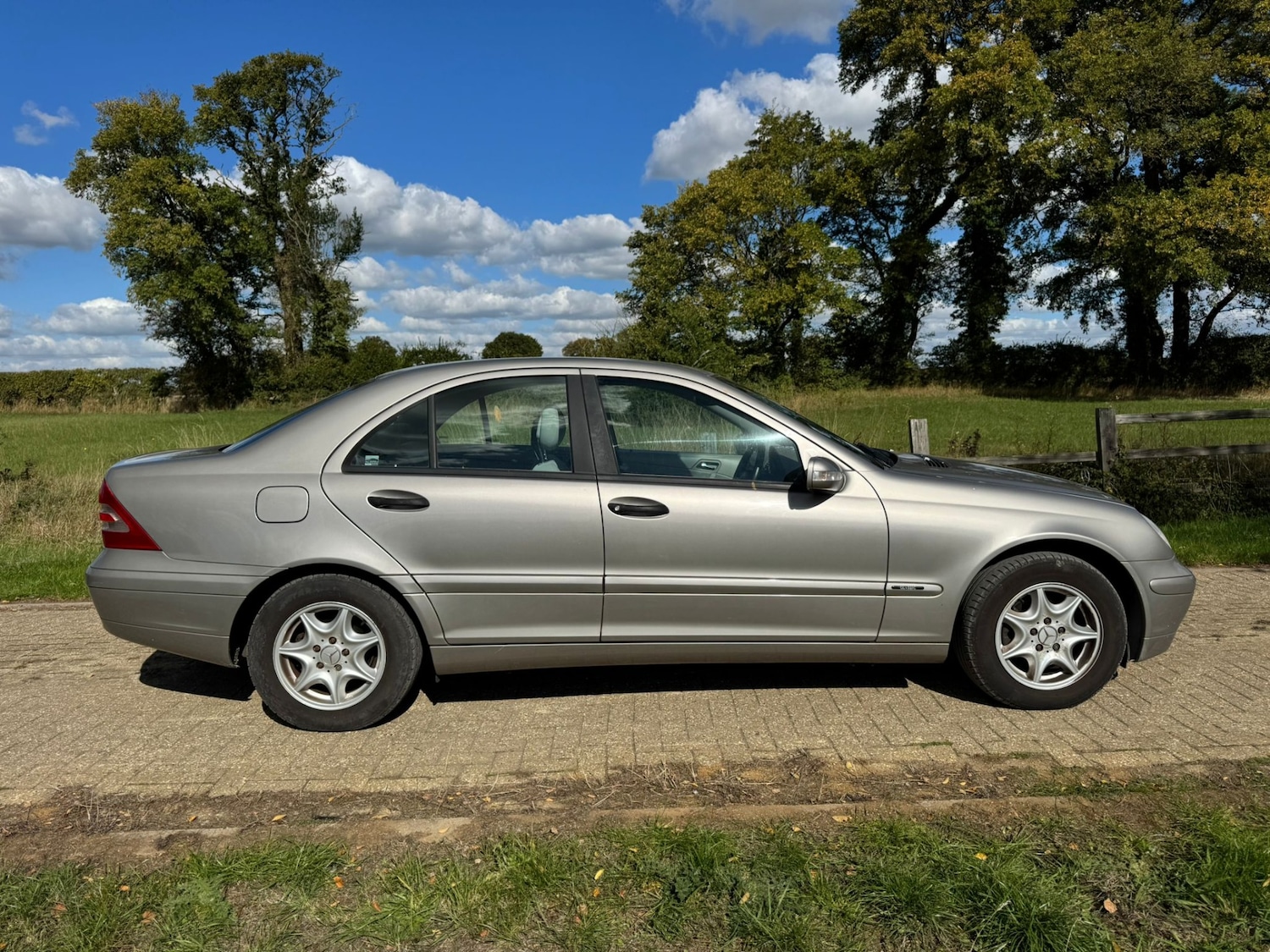 Used Mercedes-Benz C-Class 2004 for sale - 76024302: Photo 2