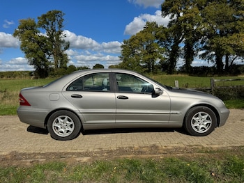 Used Mercedes-Benz C-Class 2004 for sale - 76024302: Photo