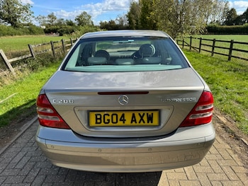 Used Mercedes-Benz C-Class 2004 for sale - 76024302: Photo