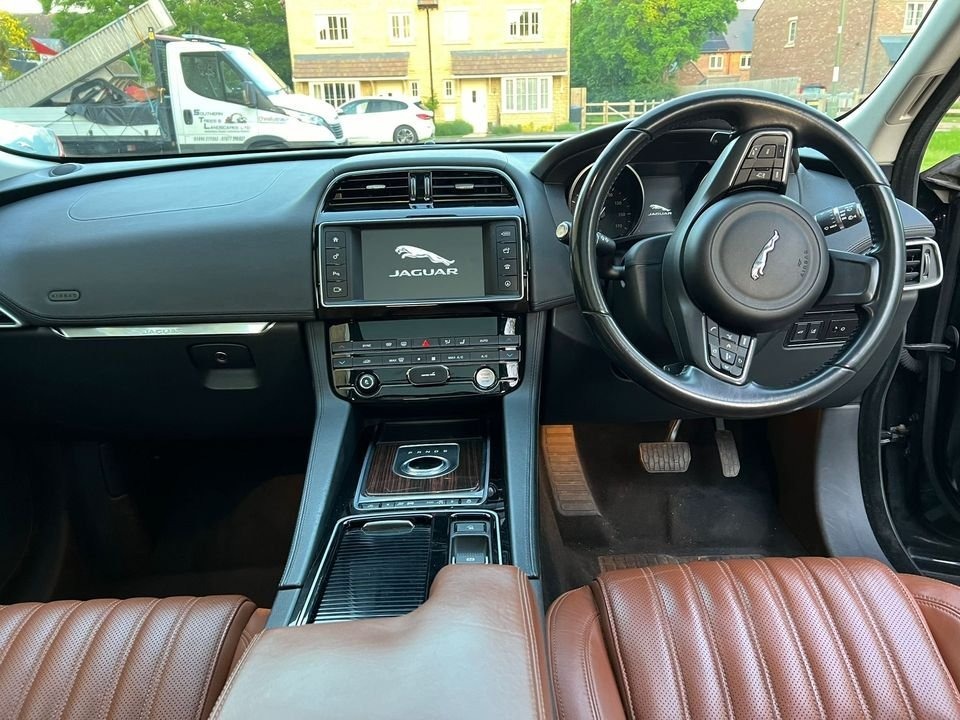 Used Jaguar F-Pace 2016 for sale - 76749870: Photo 10