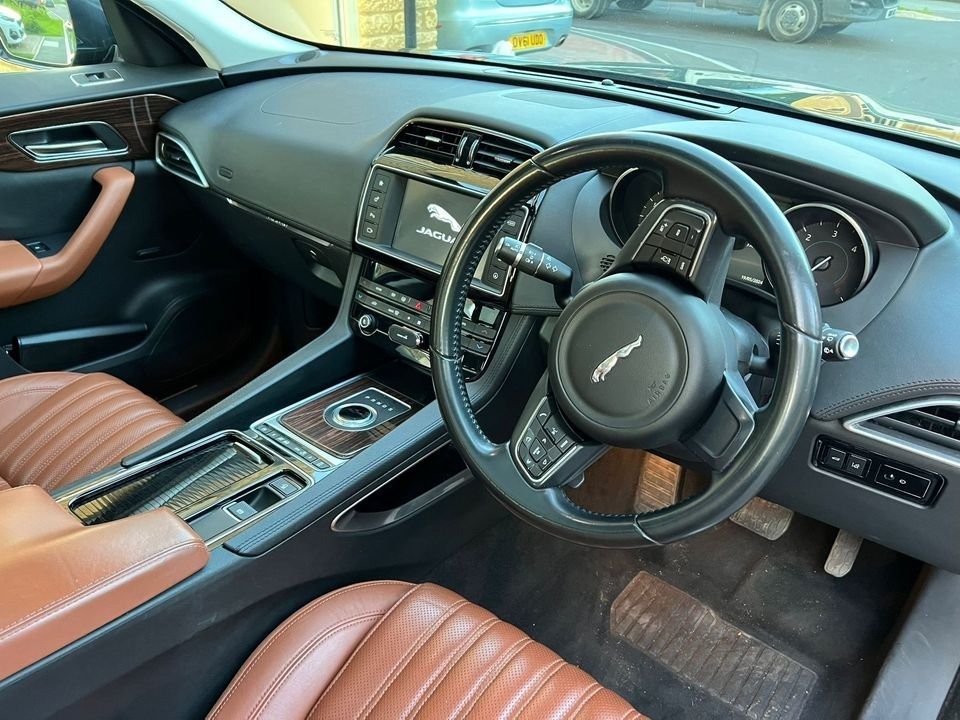 Used Jaguar F-Pace 2016 for sale - 76749870: Photo 9