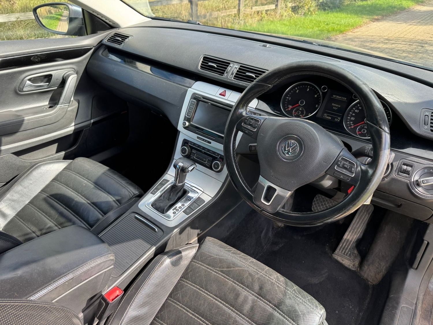 Used Volkswagen Passat 2010 for sale - 76024310: Photo 8