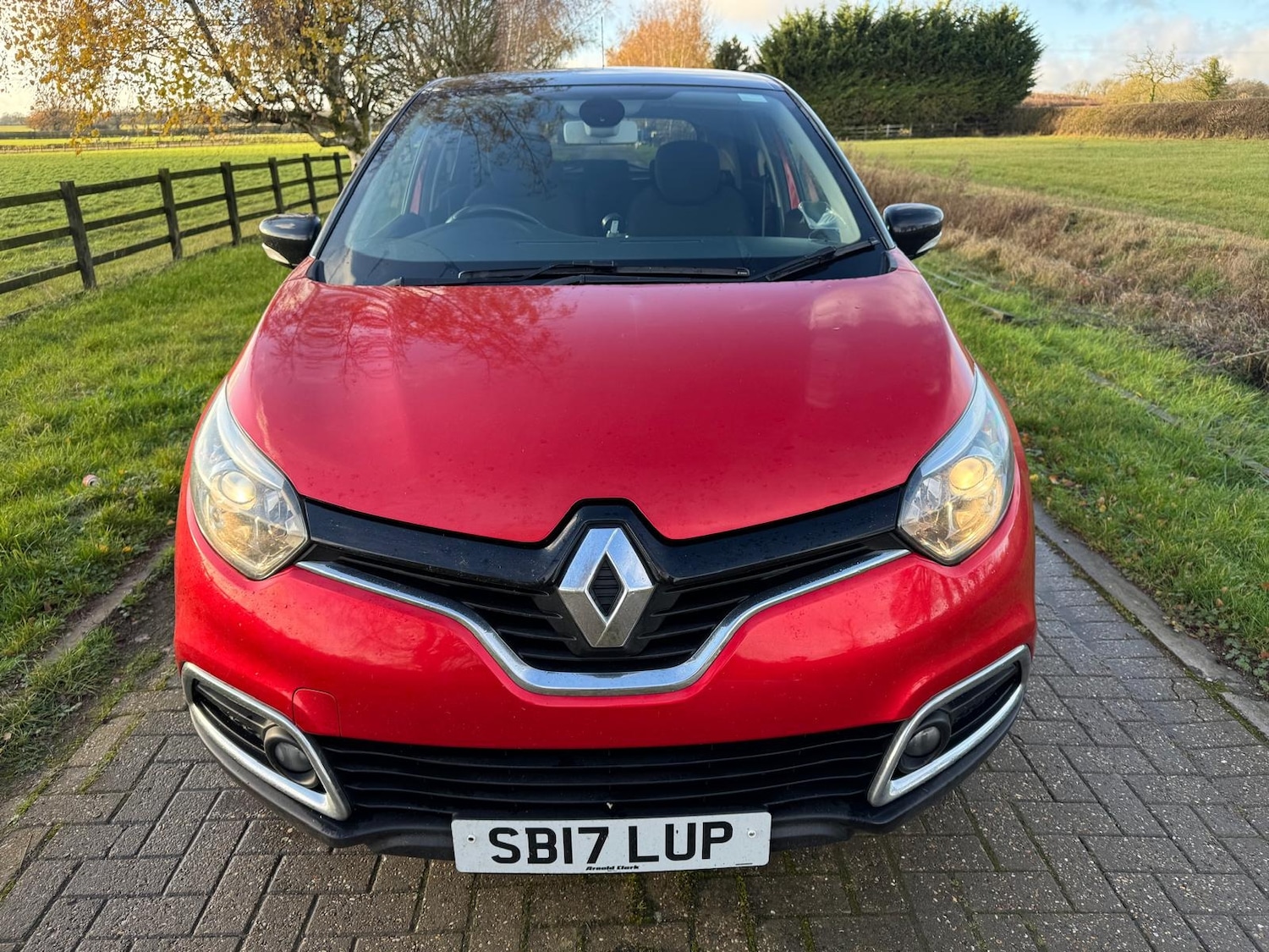 Used Renault Captur 2017 for sale - 76749052: Photo 2