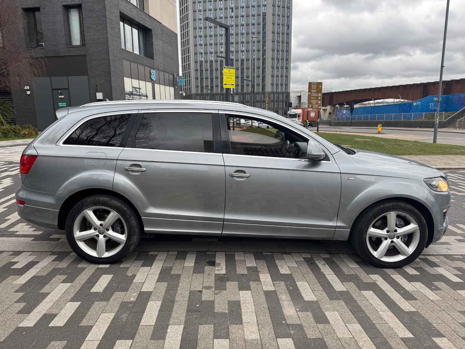 Used Audi Q7 2009 for sale - 77682252: Photo 3