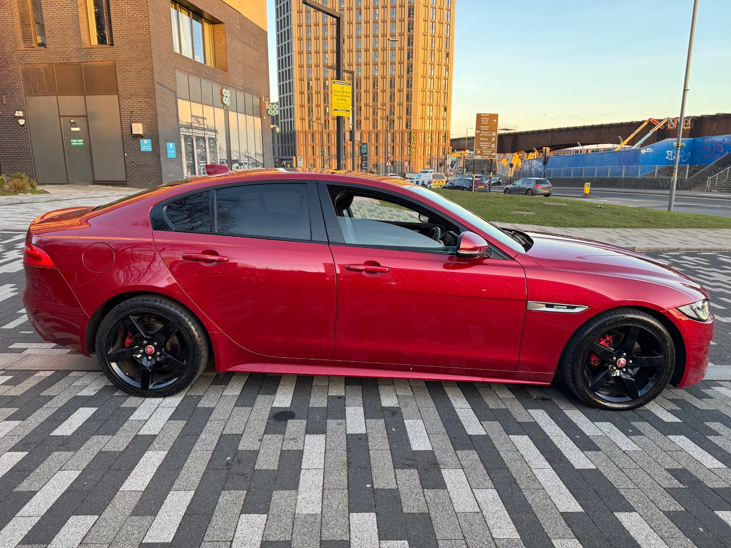 Used Jaguar XE 2017 for sale - 77082443: Photo 3