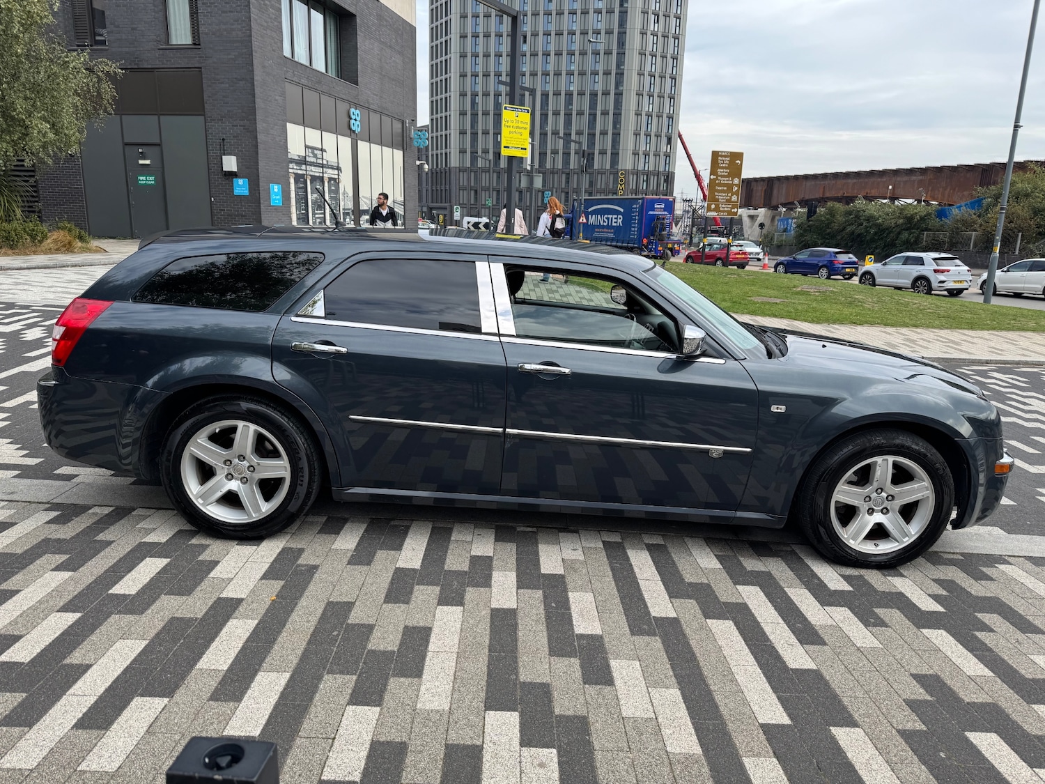 Used Chrysler 300C 2010 for sale - 76149878: Photo 3