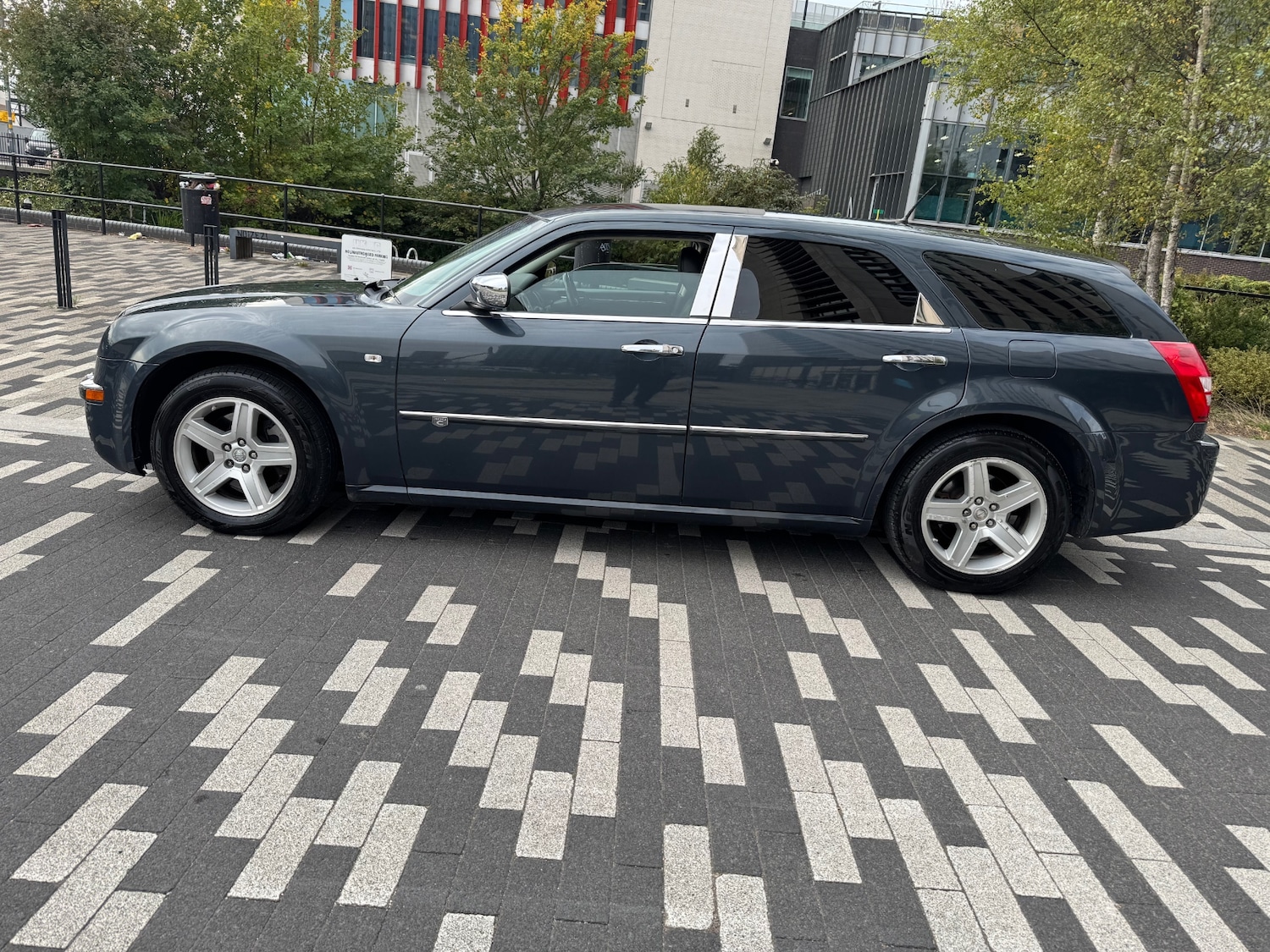 Used Chrysler 300C 2010 for sale - 76149878: Photo 5