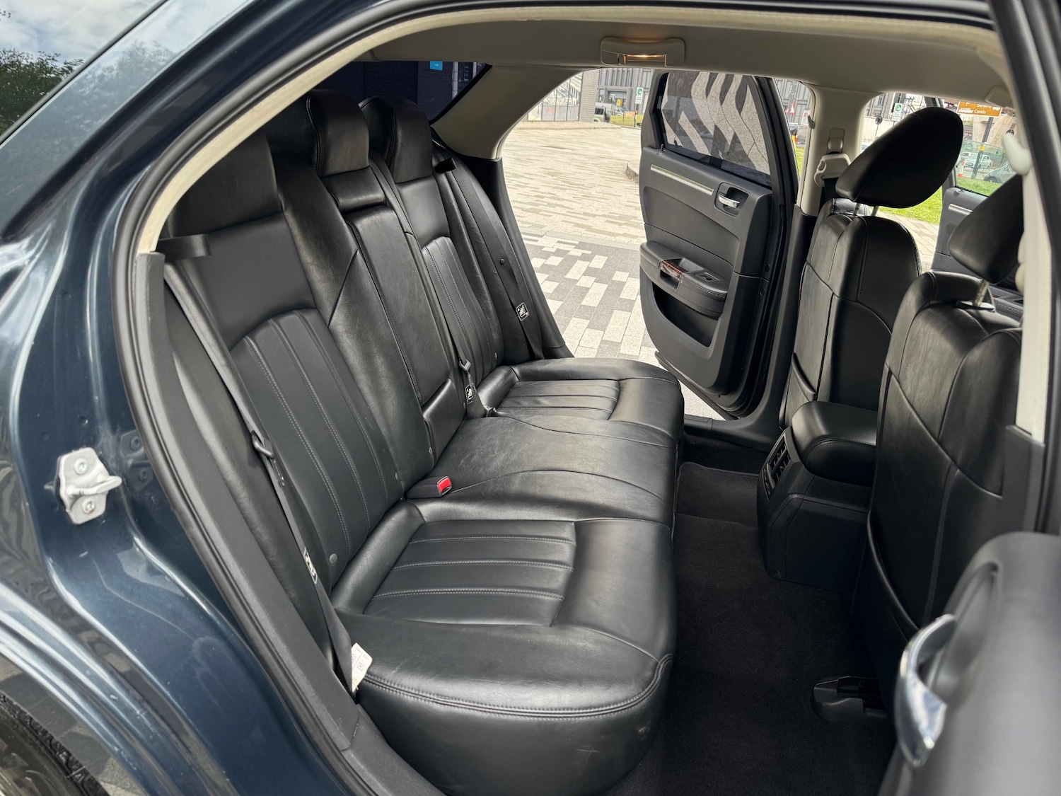 Used Chrysler 300C 2010 for sale - 76149878: Photo 7