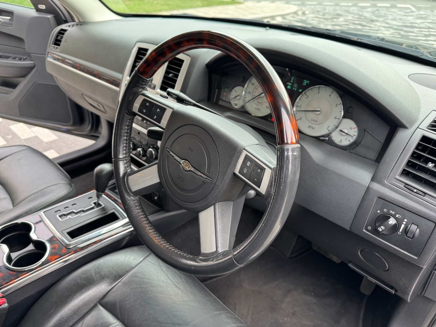 Used Chrysler 300C 2010 for sale - 76149878: Photo 9