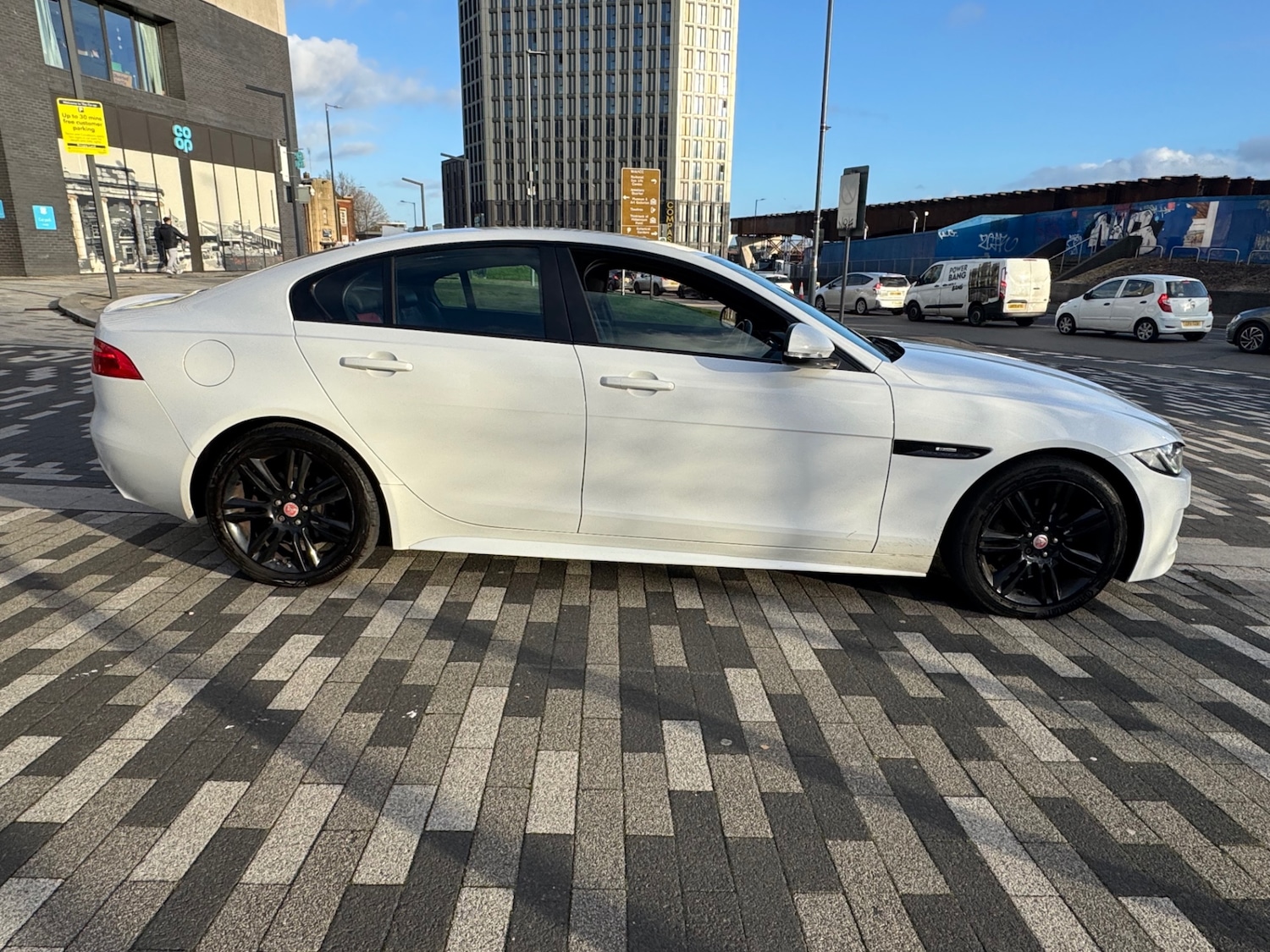 Used Jaguar XE 2015 for sale - 76898190: Photo 3