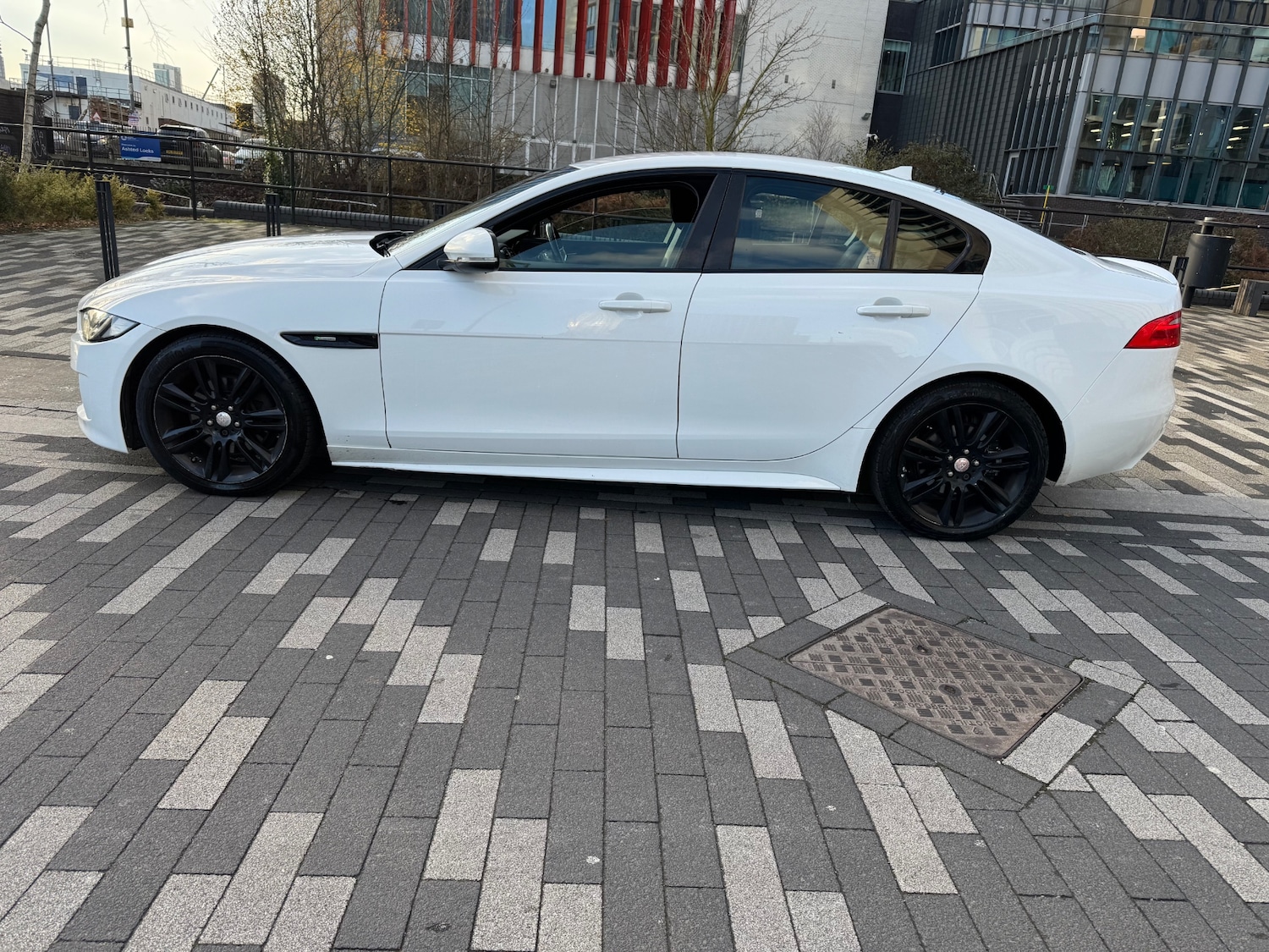 Used Jaguar XE 2015 for sale - 76898190: Photo 5