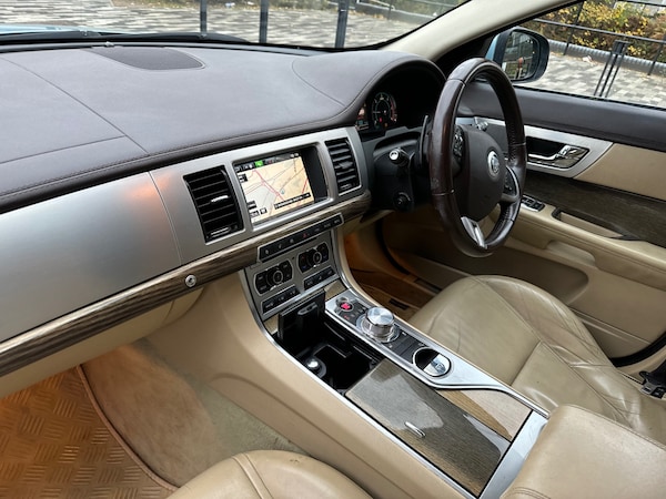 Used Jaguar XF 2013 for sale - 72789243: Photo 16