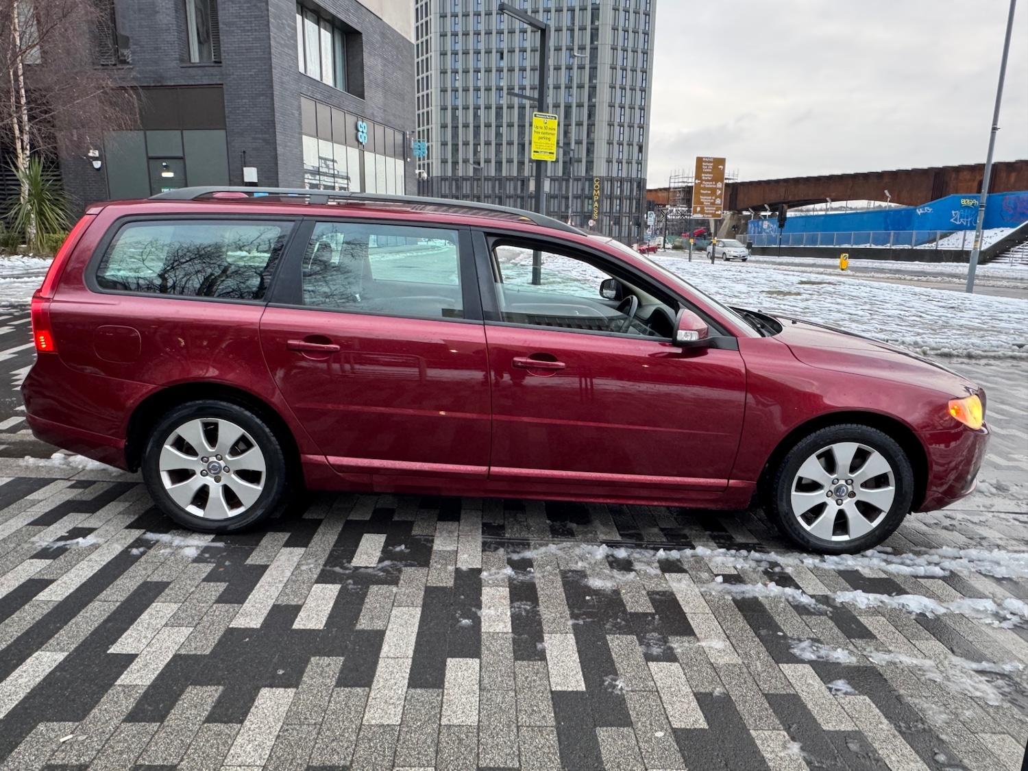 Used Volvo V70 2008 for sale - 77154615: Photo 3