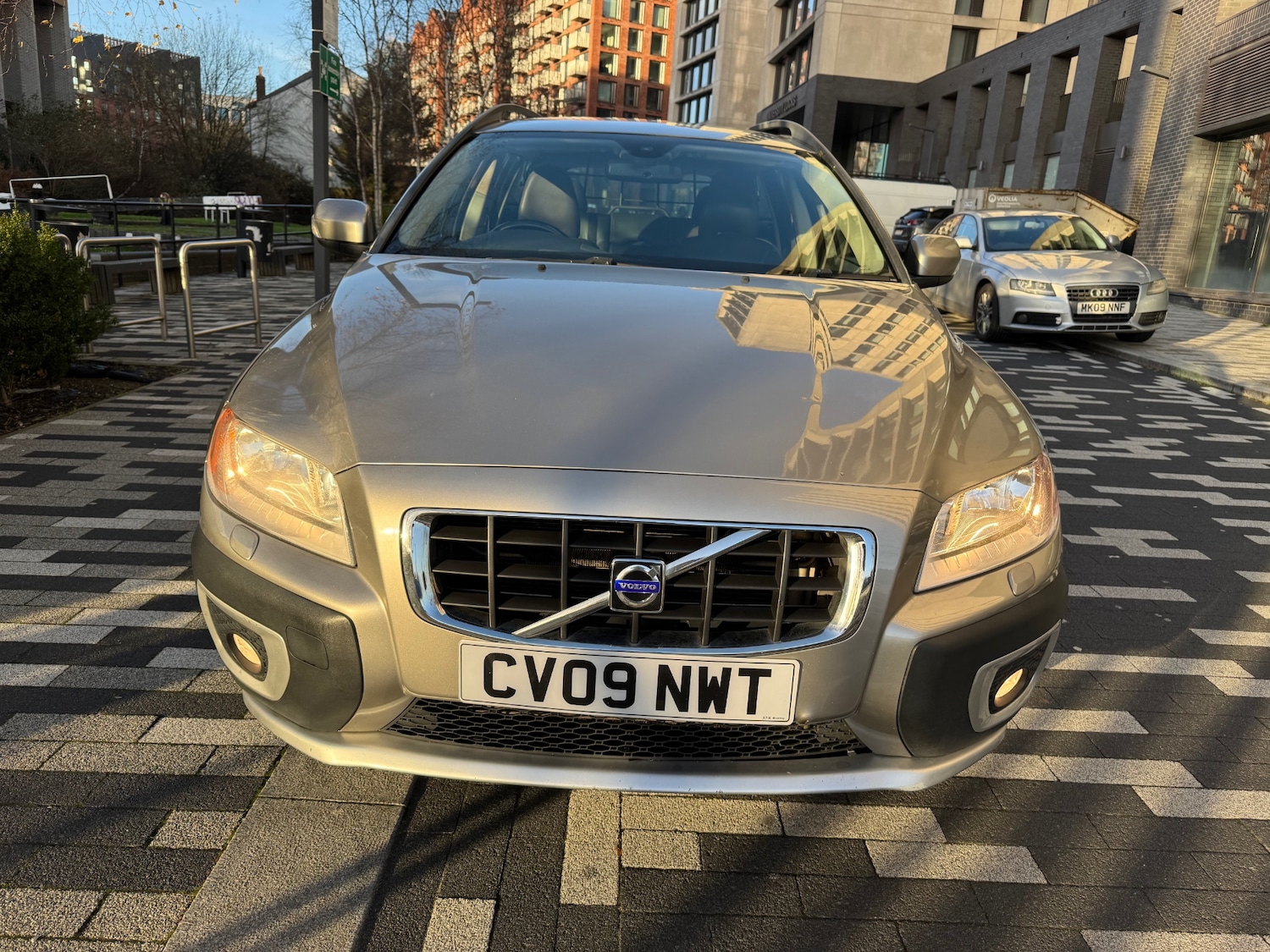 Used Volvo XC70 2009 for sale - 76898192: Photo 2