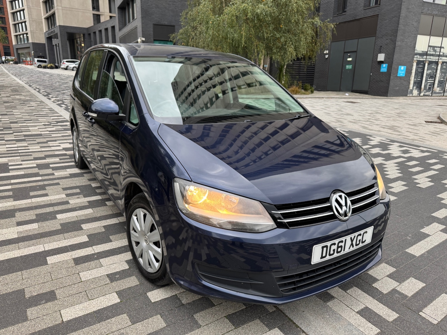Used Volkswagen Sharan 2011 for sale - 76305835: Photo 1