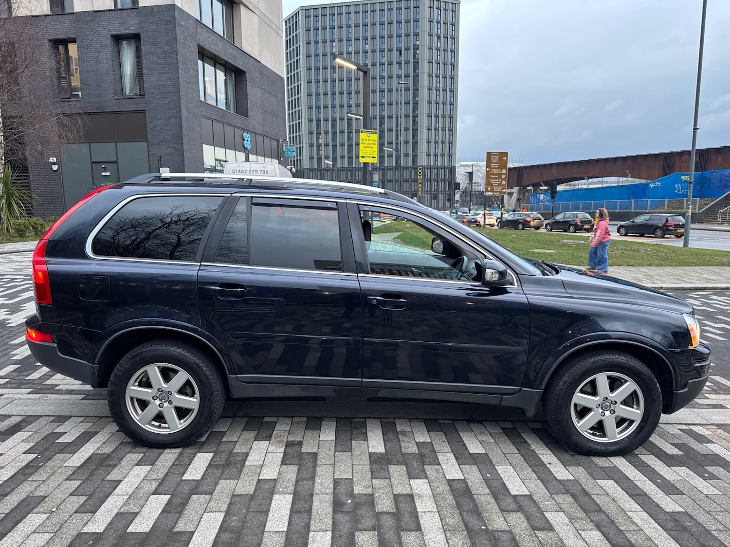 Used Volvo XC90 2010 for sale - 77610460: Photo 3