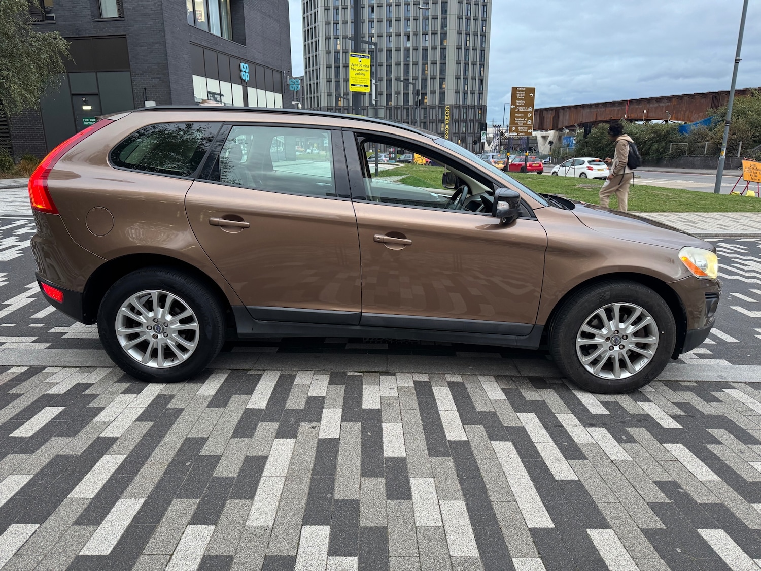 Used Volvo XC60 2009 for sale - 76198750: Photo 3