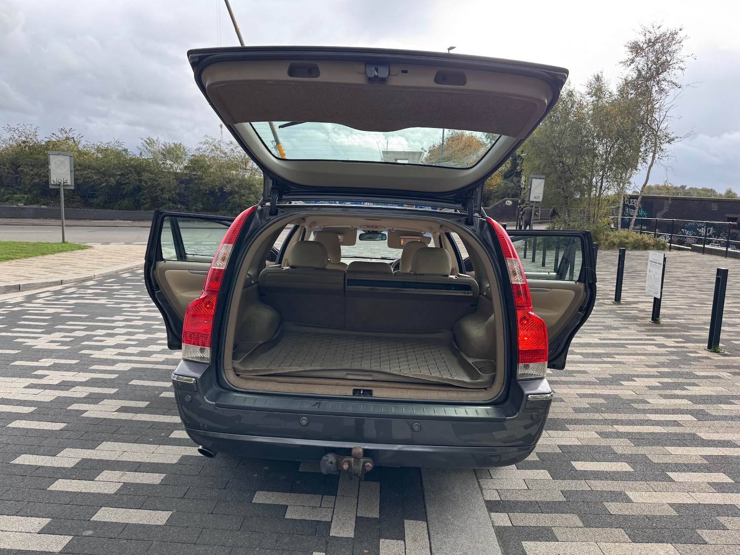 Used Volvo V70 2006 for sale - 76335260: Photo 10