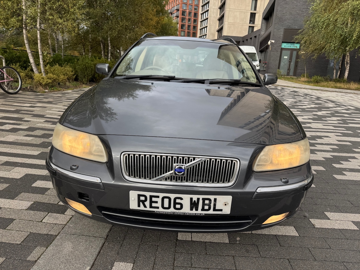 Used Volvo V70 2006 for sale - 76335260: Photo 2