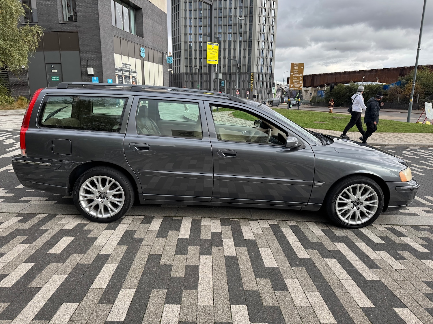 Used Volvo V70 2006 for sale - 76335260: Photo 3