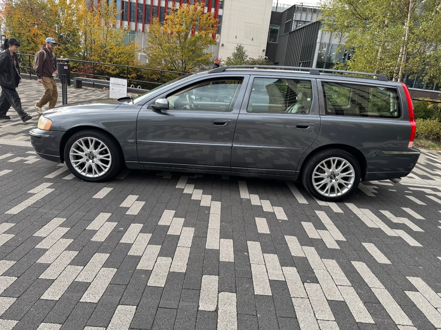 Used Volvo V70 2006 for sale - 76335260: Photo 5