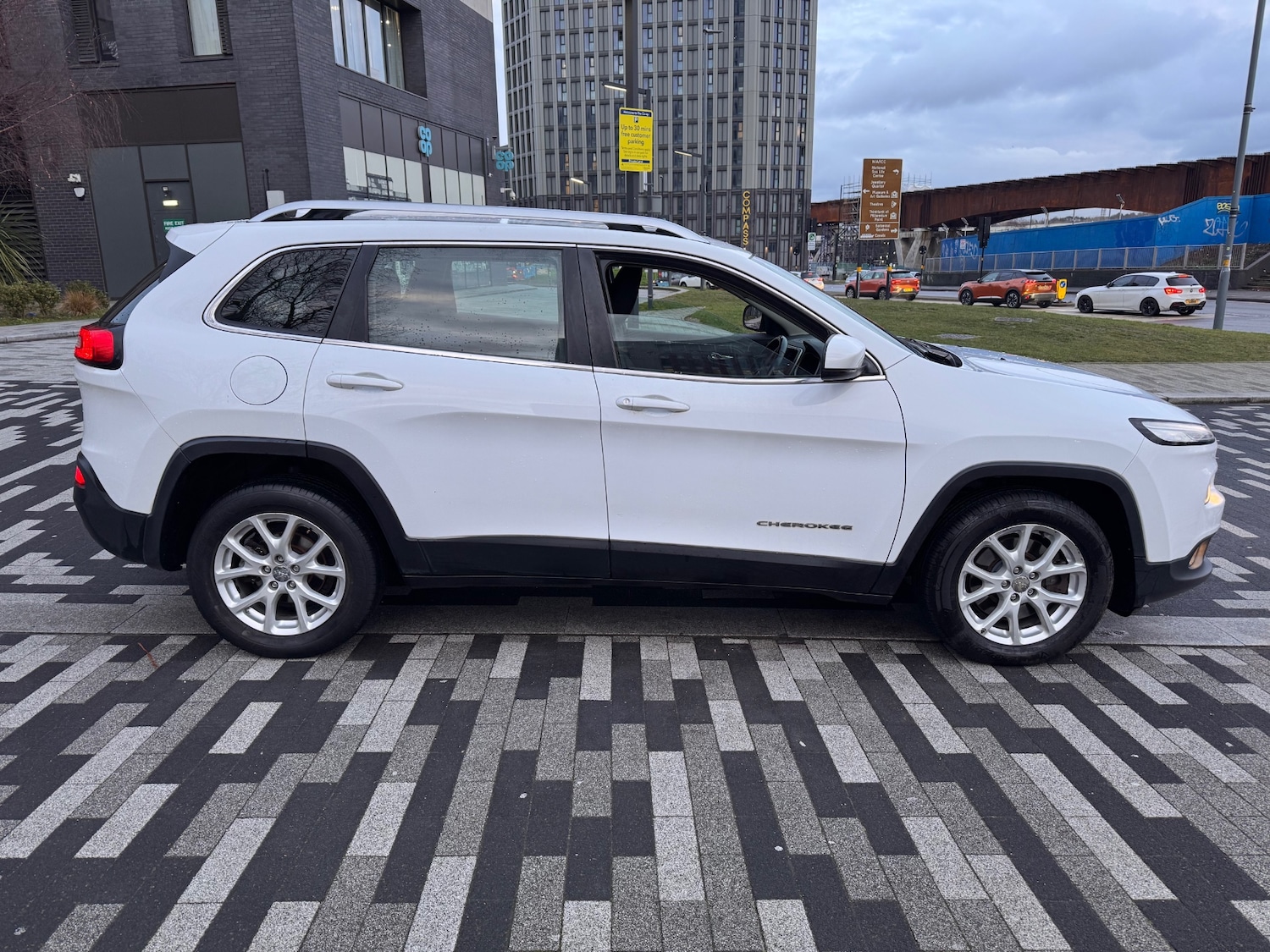 Used Jeep Cherokee 2015 for sale - 77189576: Photo 3