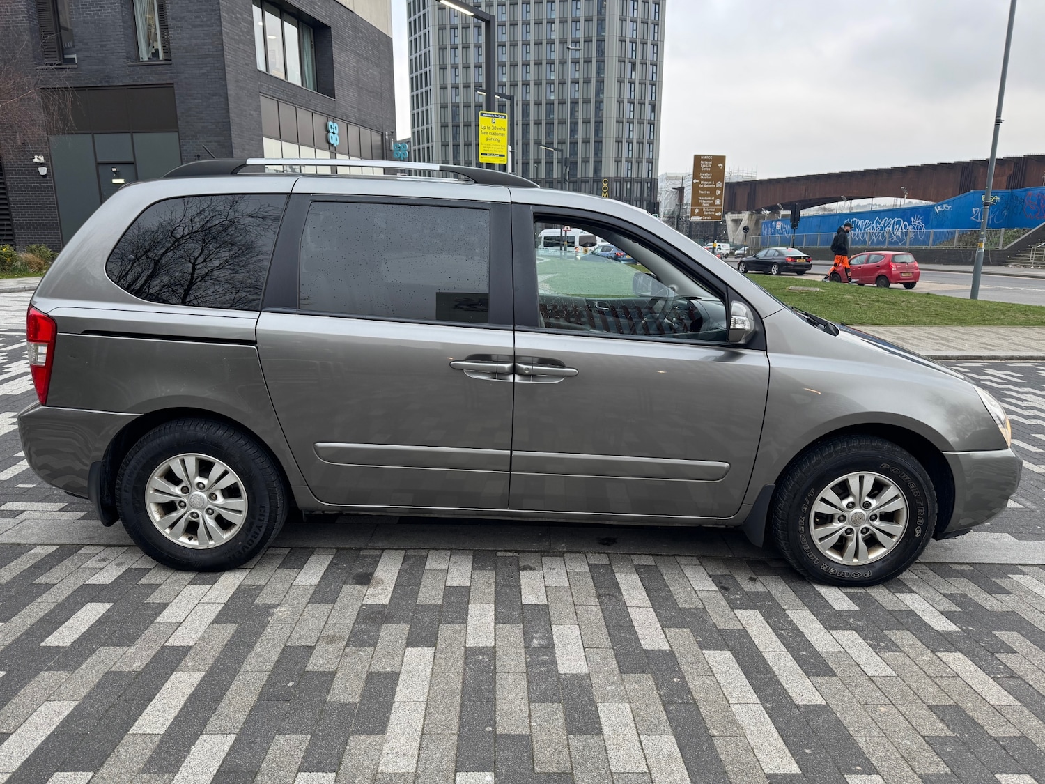 Used Kia Sedona 2011 for sale - 77807492: Photo 3