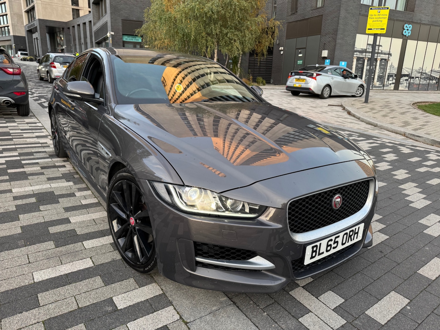 Used Jaguar XE 2016 for sale - 76407752: Photo 1