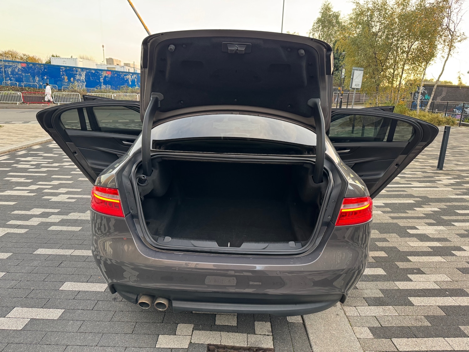 Used Jaguar XE 2016 for sale - 76407752: Photo 10