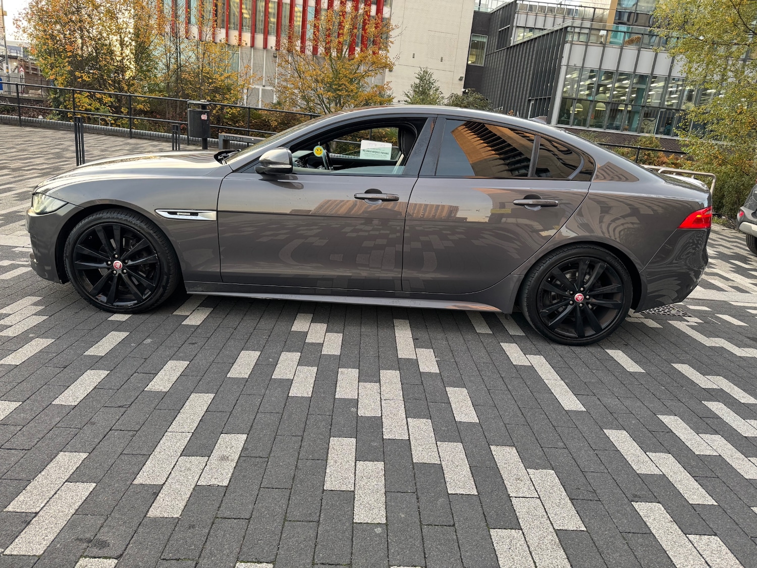 Used Jaguar XE 2016 for sale - 76407752: Photo 5