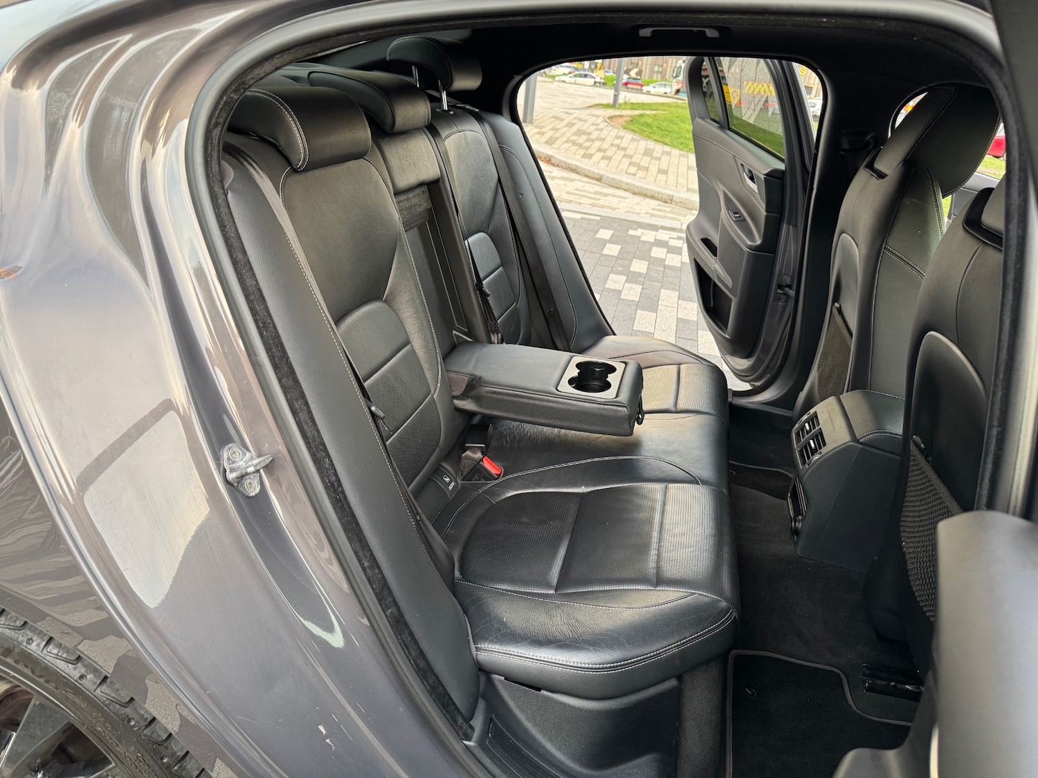 Used Jaguar XE 2016 for sale - 76407752: Photo 7