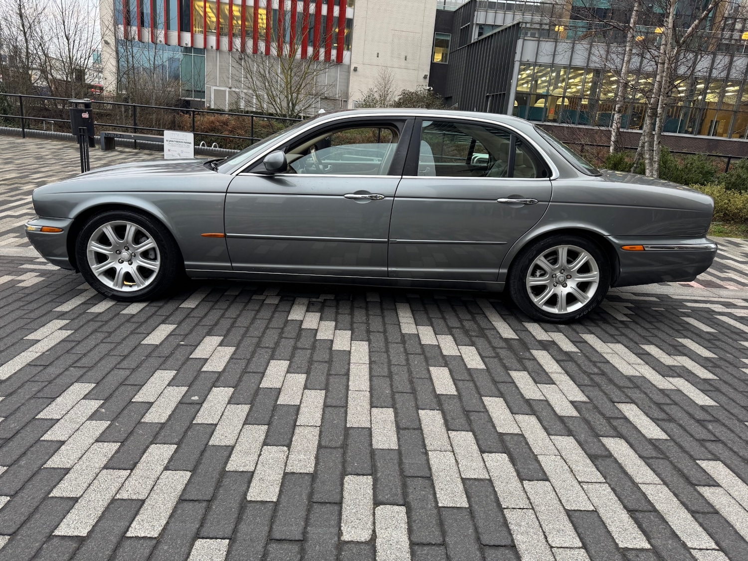 Used Jaguar XJ 2005 for sale - 77066301: Photo 5