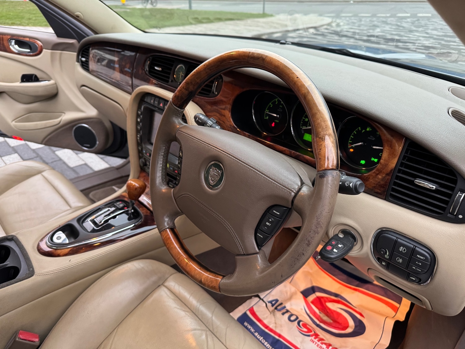 Used Jaguar XJ 2005 for sale - 77066301: Photo 9