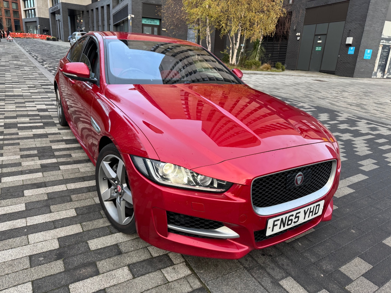 Used Jaguar XE 2015 for sale - 76726182: Photo 1