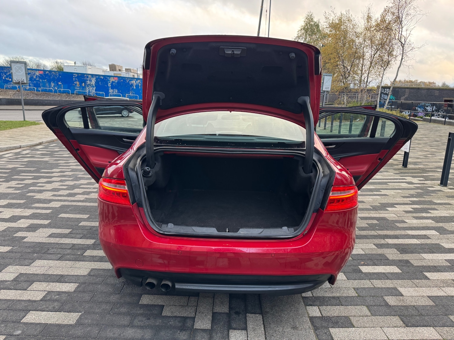 Used Jaguar XE 2015 for sale - 76882858: Photo 10