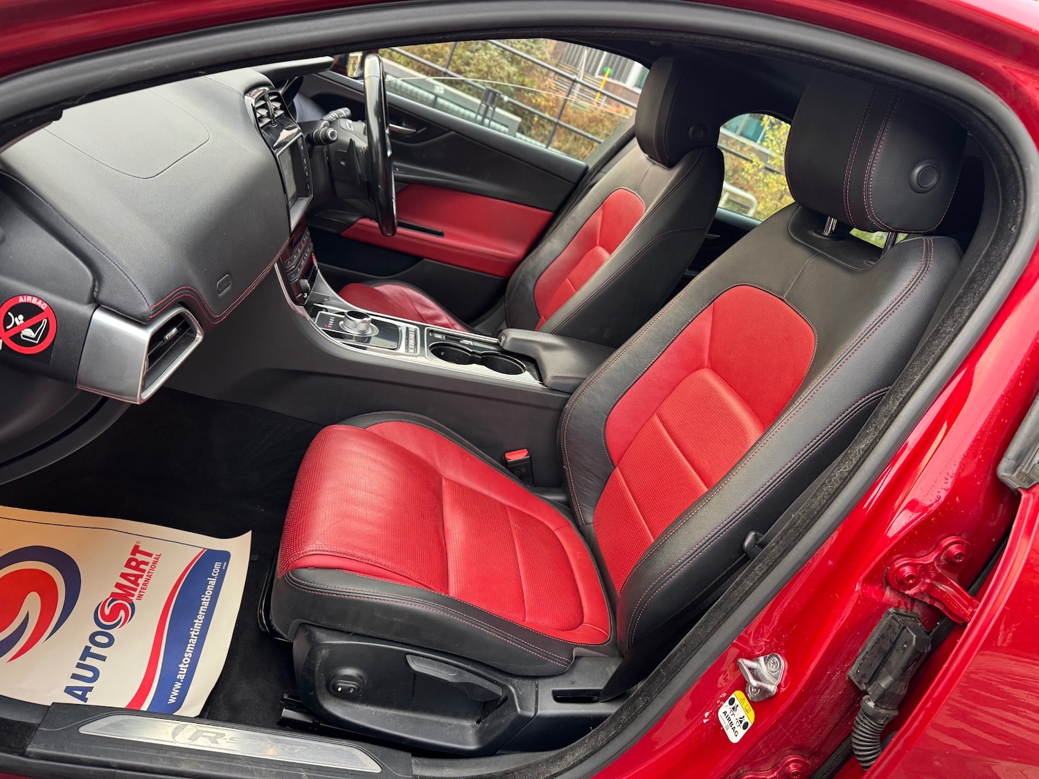 Used Jaguar XE 2015 for sale - 76882858: Photo 6